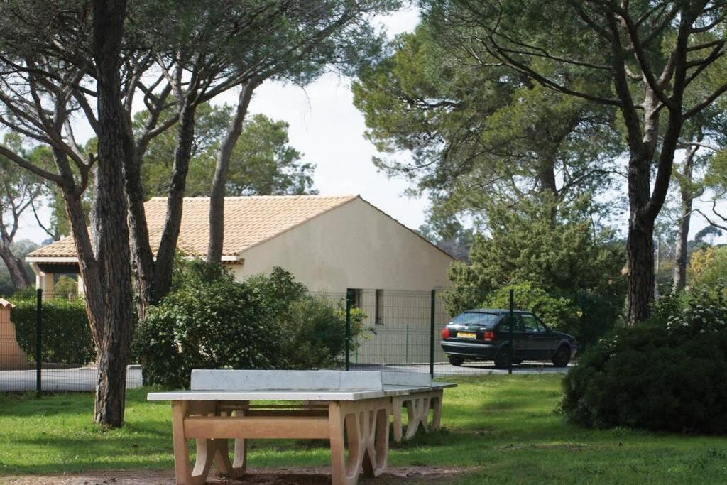 Appartement T2 Dans Residence Avec Piscine Et Tennis Saint-Raphaël Kültér fotó