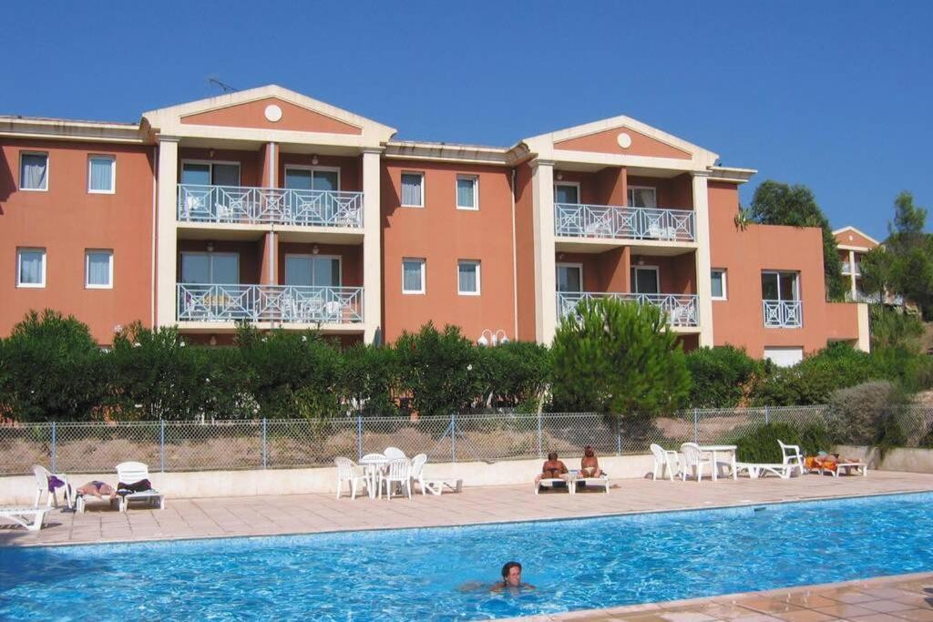 Appartement T2 Dans Residence Avec Piscine Et Tennis Saint-Raphaël Kültér fotó